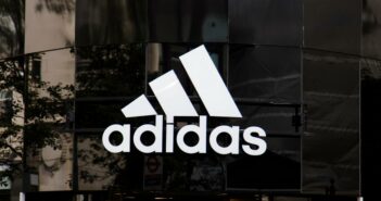 adidas – Eine weltweite Marke mit Innovation und Tradition